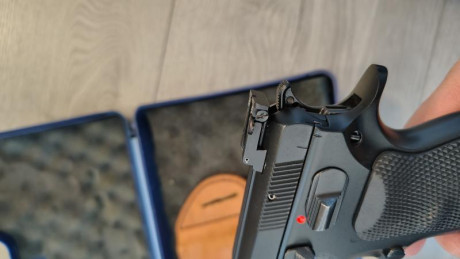 Me quito la F, vendo
una cz 75 customizada por Armería Martinez para ipsc, o standar, 2 cañones, cambiadas 50