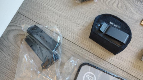 Me quito la F, vendo
una cz 75 customizada por Armería Martinez para ipsc, o standar, 2 cañones, cambiadas 70