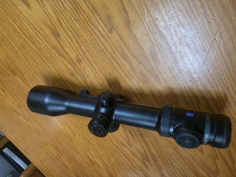 Se vende visor zeiss v8 2.8x20x56 de tubo y carril, con monturas blaser originales y torreta asv. 
Entrego 01