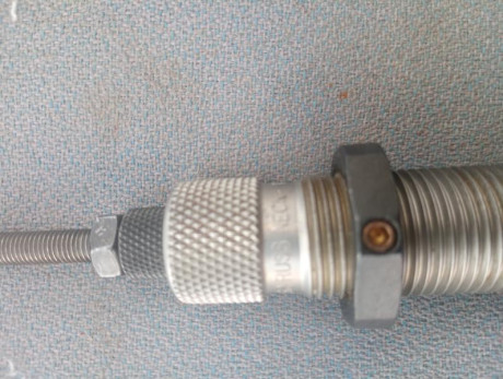 :o Hola. Venderia accesorios para recarga del 7,62x54r compuestos por: 
Dies de la marca lee. Acompañados 01