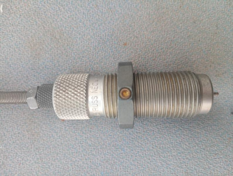 :o Hola. Venderia accesorios para recarga del 7,62x54r compuestos por: 
Dies de la marca lee. Acompañados 00