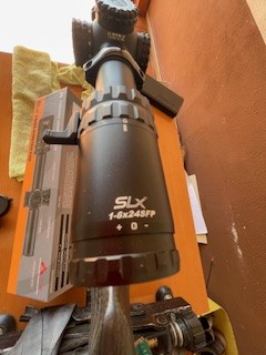 Hola, vendo este visor de gama media, marca Primary Arms para batida de 1-6x24. Está  muy muy nuevo, prácticamente 11