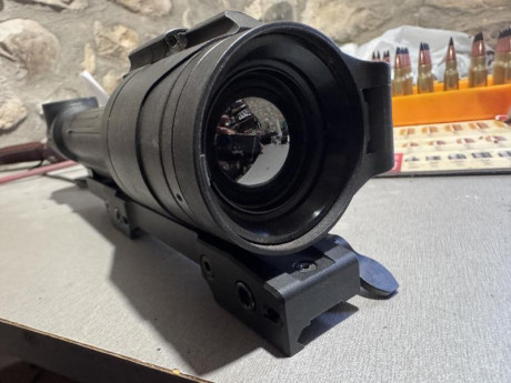 Vendo mi visor termico, por dejar los permisos, el rifle tiene unos 200 disparos echos entre el 308win 01