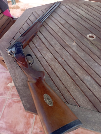 Vendo una escopeta Super Lamber, como de estreno, con anima 18´4, largo de cañón 70cm., selector de tiro 12