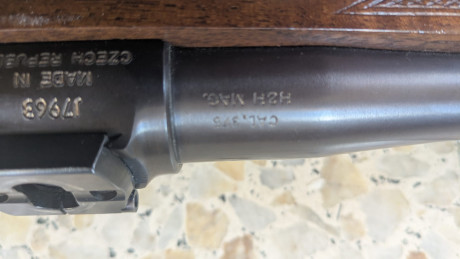 Un amigo me pide que le anuncie la venta de este rifle calibre 375 H&H precio 800€ más gastos de envío 11