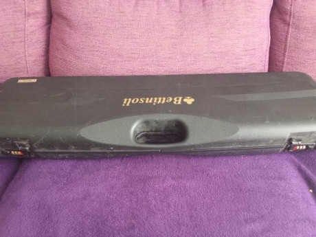 Vendo rifle exprés superpuesto Bettinsoli, calibre 9,3x74.
En perfecto estado. Monturas desmontables y 40