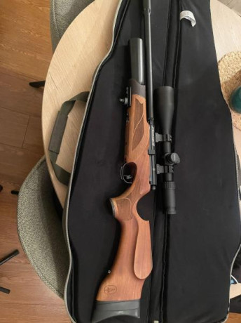 Se vende PCP Bsa R10 del calibre 4,5 Regulada Wallnut Carabina
Incluye dos cargadores de 10 y un cargador 00