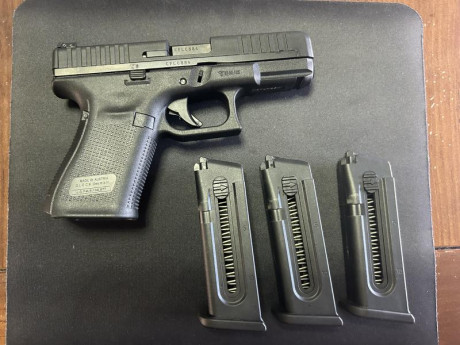 Vendo Glock 44 comprada en octubre 2025, único dueño.

Precio 500€, se da con un cargador adicional.

Cayetano 01