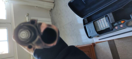 Se cede Beretta 694 Sporting, cañón de 81, con 5 chokes originales y 3 a mayores. También incorpora 2 60