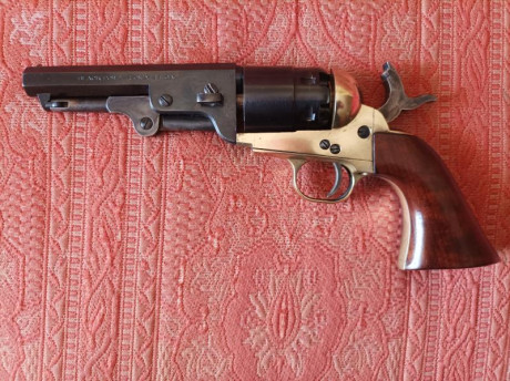 Buenas a todos.
Vendo Colt Navy Pietta 1851, en calibre.44
El revolver está trillaillo, pero funciona 00