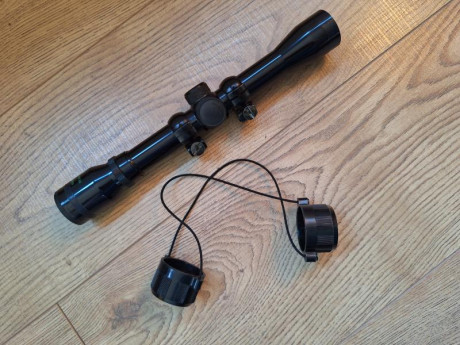 *SE VENDE:* 

Visor "vintage" años 80 , para carabina del 22.
Marca EAGLE de 4 x 32 y monturas 00