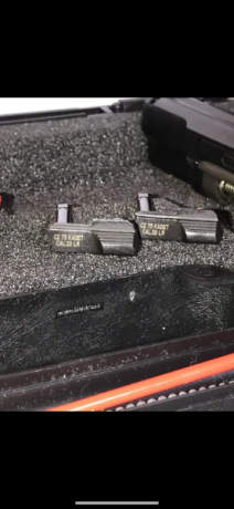 Buenas a todos, busco un retenedor de corredera para el kit kadet del 22 de CZ 75. Si hay algun despiece 00