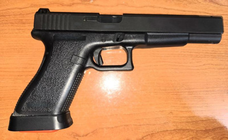 Hola:

Pues eso, tengo una Glock 17L desde hace unos años, Creo que es una generacion 2.

El tema es que 01