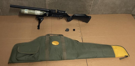 Carabina cometa Lynx en madera negra, calibre 5,5. Tiene como mejoras botella de fibra, regulador cometa 01