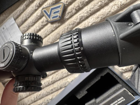 Vendo visor vector óptics veyron 3-12x44 con apenas 50 disparos del .22, primer plano focal, influye anillas, 11