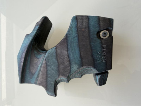 Hola buenas tardes compañeros del foro , pongo a la venta esta cacha para feinwerkbau P8x en madera laminada 00