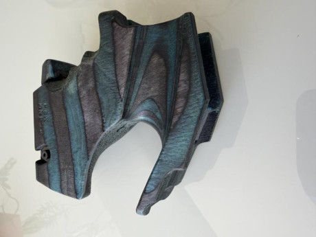 Hola buenas tardes compañeros del foro , pongo a la venta esta cacha para feinwerkbau P8x en madera laminada 12