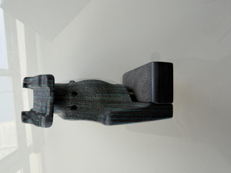 Hola buenas tardes compañeros del foro , pongo a la venta esta cacha para feinwerkbau P8x en madera laminada 10