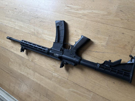 Se vende carabina con poco uso, lleva 2 cargadores, uno sin estrenar, se encuentra en Barcelona para ver 02