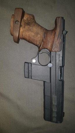 Vendo Hammerli 280 en cal 22lr PARA DESPIECE (tiene una pequeña fisura en el armazon portacierre) por 00