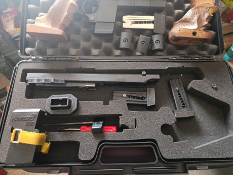 Hämmerli 280, dos calibres, 32 swl y 22 lr, dos cargadores por calibre, cacha Morini talla L, contrapesos, 00