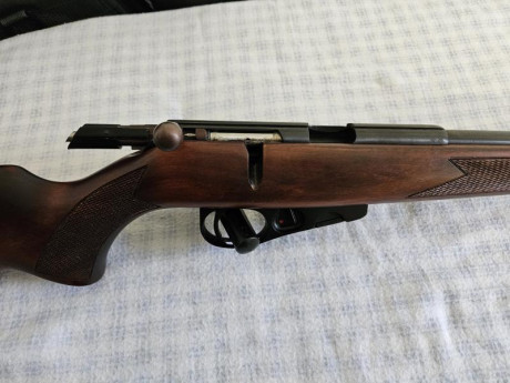 TOZ de cerrojo, cañón grueso, sin miras, tira muy bien y en estado excelente, dos cargadores. Envío por 01