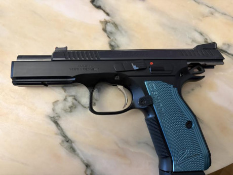 Se vende Cz Shadow en excelente estado, pocos disparos y usada para precisión, algun extra. 1500€ 01