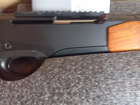  IMG_20260414_122253.jpg Vendo rifle Merkel sr1 semi 
Estado estrenado 900€ más portes 
Tiene base picantini 01