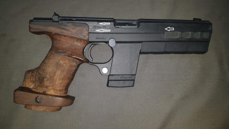 Vendo Hammerli 280 en cal 22lr PARA DESPIECE (tiene una pequeña fisura en el armazon portacierre) por 20