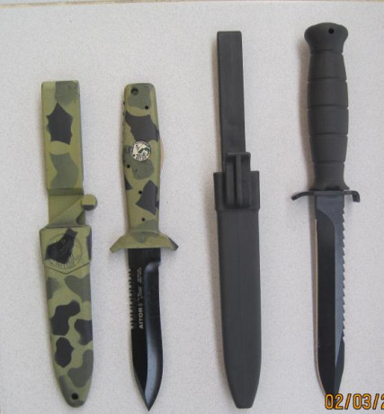 -- VENDO:

 - Lote de dos cuchillos  --

1 -- AITOR VIVAC, color camo, como nuevo, en su caja de cartón 11