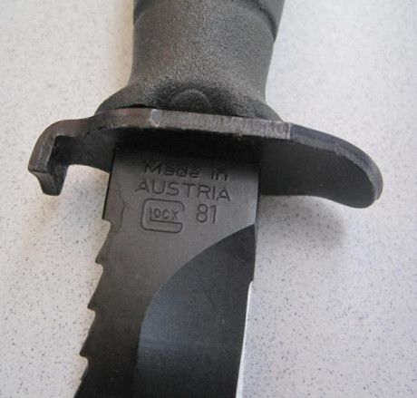 -- VENDO:

 - Lote de dos cuchillos  --

1 -- AITOR VIVAC, color camo, como nuevo, en su caja de cartón 21