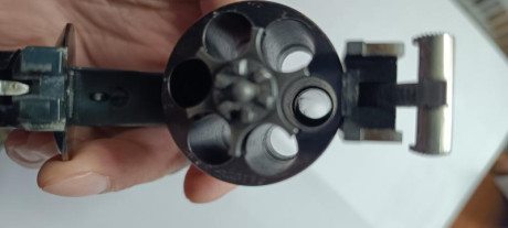 Vendo revolver 44 Russian en muy buen estado y dispone de los dos certificados para guiar tanto en libro 00