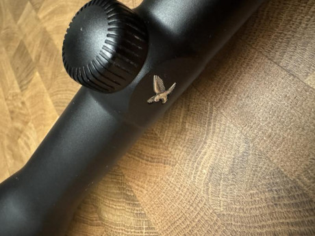 Se trata de un estupendo visor Swarovski Z6 2-12x50. Esté en perfecto estado. Ha cazado mucha caza, pero 01