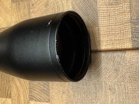 Se trata de un estupendo visor Swarovski Z6 2-12x50. Esté en perfecto estado. Ha cazado mucha caza, pero 10