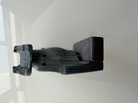 Hola buenas tardes compañeros del foro , pongo a la venta esta cacha para feinwerkbau P8x en madera laminada 31