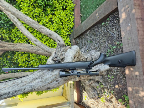  Buenas noches

Pongo en venta un  conjunto de rifle y visor consistente en :

Rifle Sauer Classic XT 00