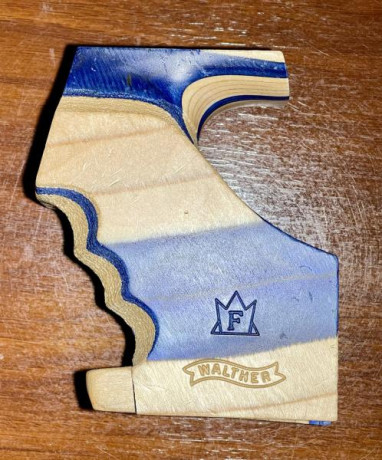 Vendo empuñadura ORIGINAL GSP Expert talla M, NUEVA a estrenar. 150€. Se encuentra en Madrid. 00