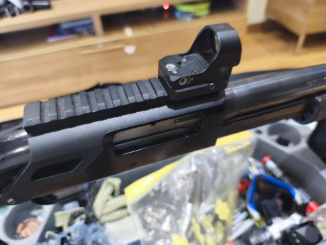 Vendo escopeta de corredera Maverick 88 en excelente estado. Calibre 12, capacidad 5+1. Un arma legendaria 00