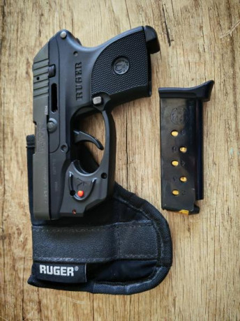 Vendo mi pistola por pasarme a un calibre más grande, tiene algo más de un año y se ha disparado un par 00