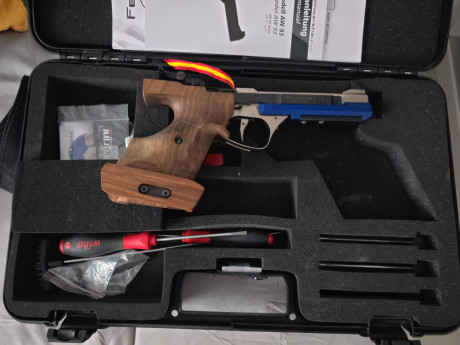 Buenas tardes compañeros. Vendo una Feinwerkbau AW93 ligt , con dos dueños , la mujer de un conocido que 02