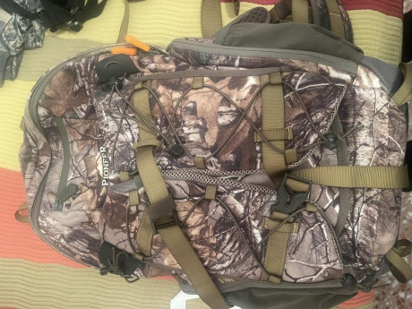 Pongo a la venta esta estupenda mochila de caza, la compré y por ser un poco mas grande que con la que 02