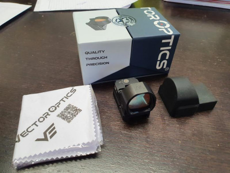 Vendo sistema  20260420_115147.jpg punto rojo Vector Optics modelo Frenzy-X 1x22x26 MOS con base magnética, 02