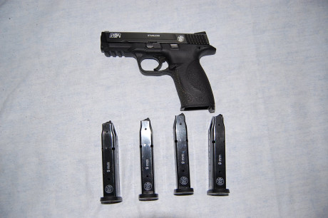 Estuche original, varios cargadores.
Perfectas condiciones 
Precio: 450,00 € + Envio.
Contacto mejor watsapp 00