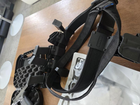 Muy buenas
Vendo Glock 17 quinta generación, modelo IPSC, punto rojo. 
Cinturón, portacargadores etc, 01