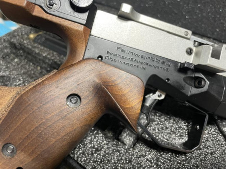 Vendo pistola de tiro a 10 metros estado casi impecable se incluyen dos cilindros herramienta para quitarlos 01