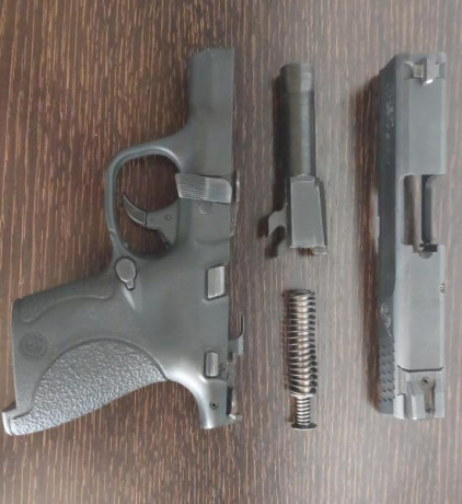  Buenas tardes

Mi hermano pone en venta su arma de uso personal, se trata de una S&W modelo M&P9 10