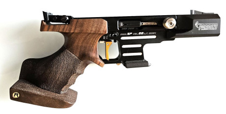 Un compañero deja la competición y pone en venta esta pistola:

"Por dejar el mundo de la competición 01