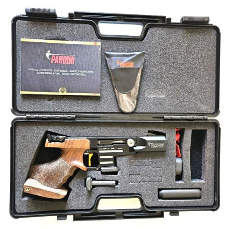 Un compañero deja la competición y pone en venta esta pistola:

"Por dejar el mundo de la competición 00