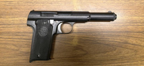 Pongo a la venta el arma de un amigo, se trata de una  astra 400  calibre 9mm largo  guiada en F, el arma 01