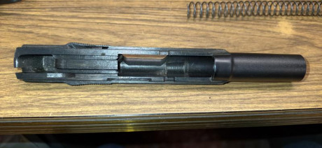 Pongo a la venta el arma de un amigo, se trata de una  astra 400  calibre 9mm largo  guiada en F, el arma 00